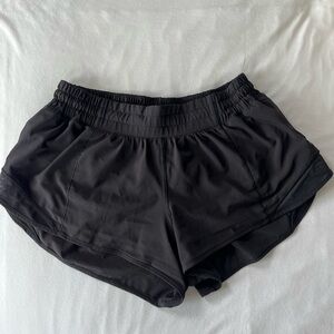 Lululemon hotty hot 2.5 in shorts